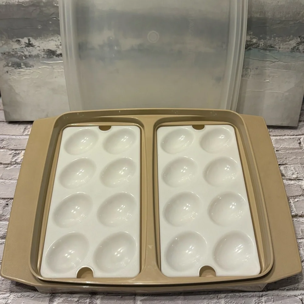 4 Piece Vintage Tupperware Deviled‎ Egg Keeper Carrier 16 Egg Slots 723-1